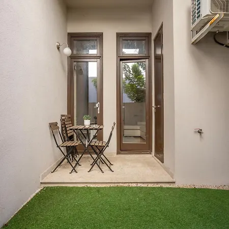 Historic: 1br W/ Private Patio By Lovelystay * Πόρτο