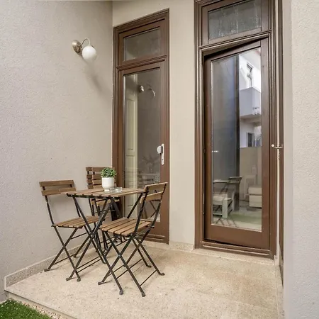 Historic: 1br W/ Private Patio By Lovelystay Διαμέρισμα
