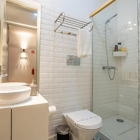 Historic: 1br W/ Private Patio By Lovelystay *
