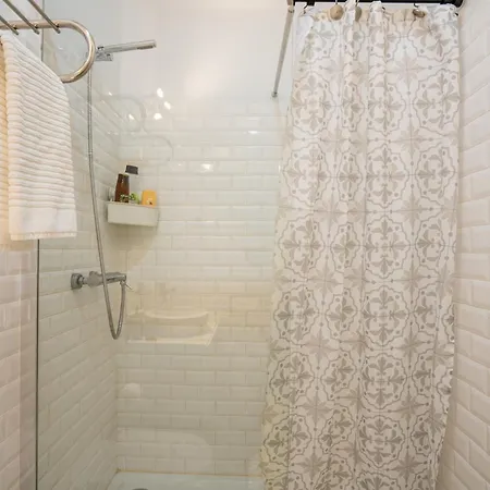 Διαμέρισμα Historic: 1br W/ Private Patio By Lovelystay