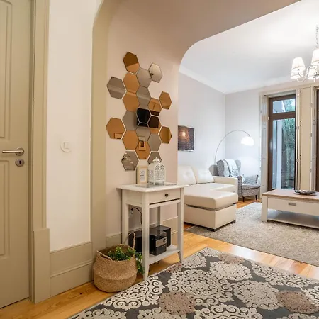 Historic: 1br W/ Private Patio By Lovelystay * Πόρτο