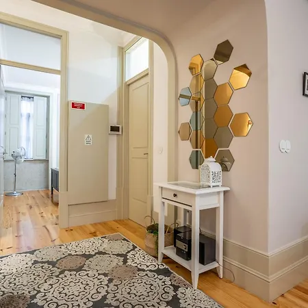 Διαμέρισμα Historic: 1br W/ Private Patio By Lovelystay
