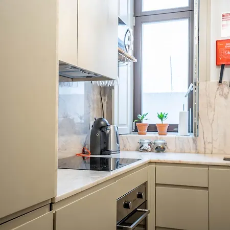 Historic: 1br W/ Private Patio By Lovelystay