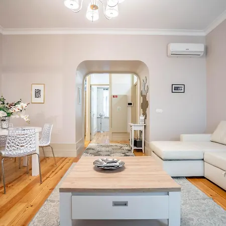 Historic: 1br W/ Private Patio By Lovelystay Διαμέρισμα