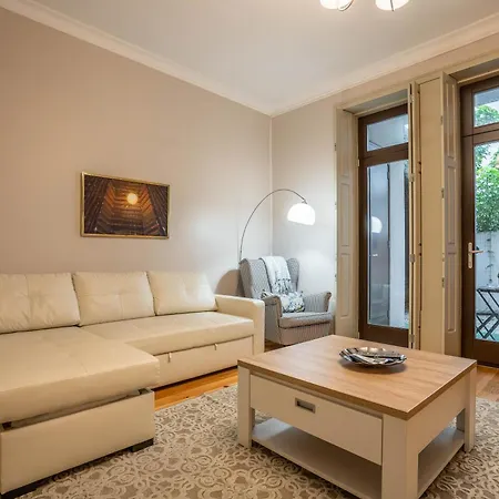 Διαμέρισμα Historic: 1br W/ Private Patio By Lovelystay *
